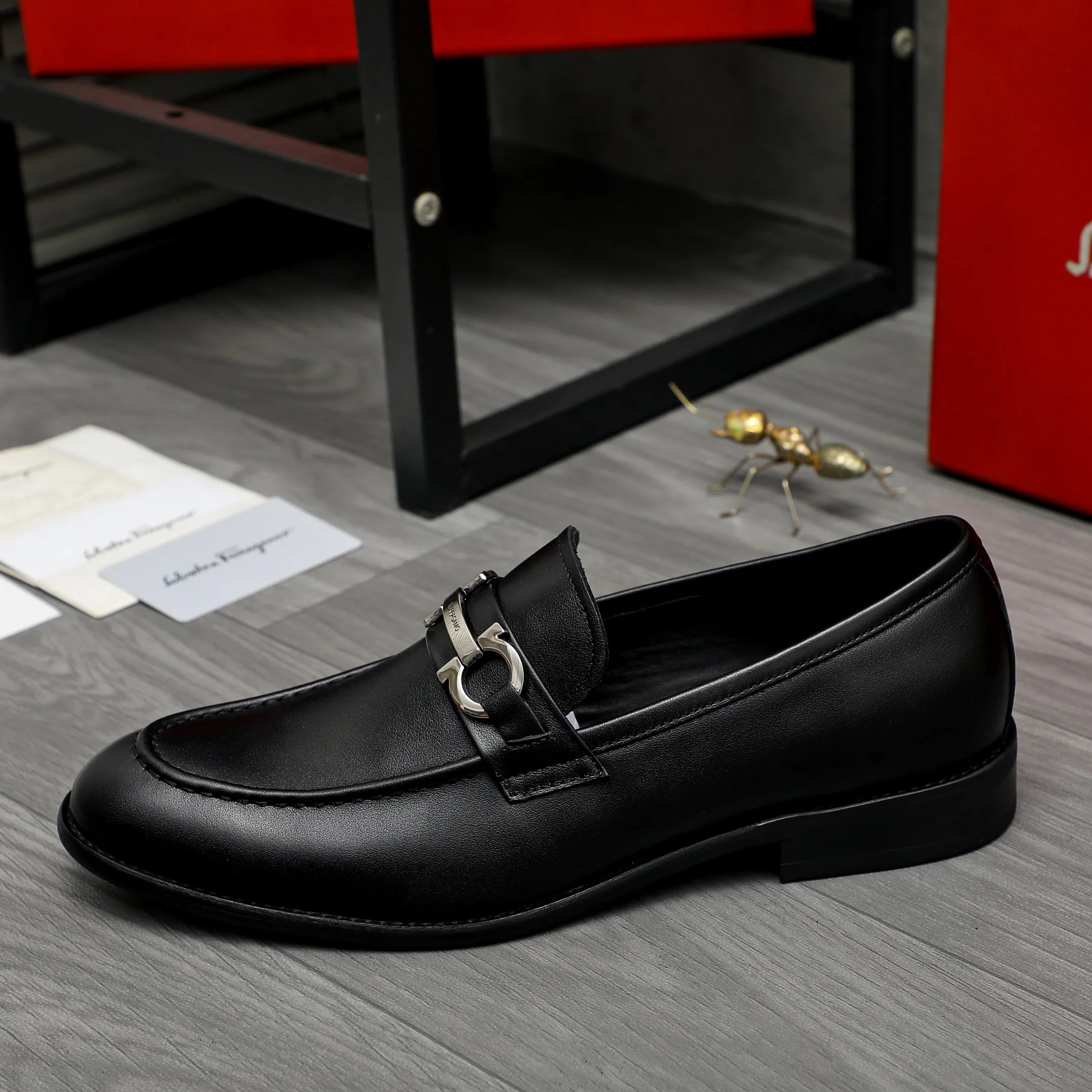 Men's shoes 💰420 Product trademark: Ferragamo " Ferragamo ] Business slip-on leather shoes Regular size: 39-45 (38.46 custom-made, non-refundable) Product materials: Selected high-quality cowhide upper, sheepskin lining, original rubber outsole